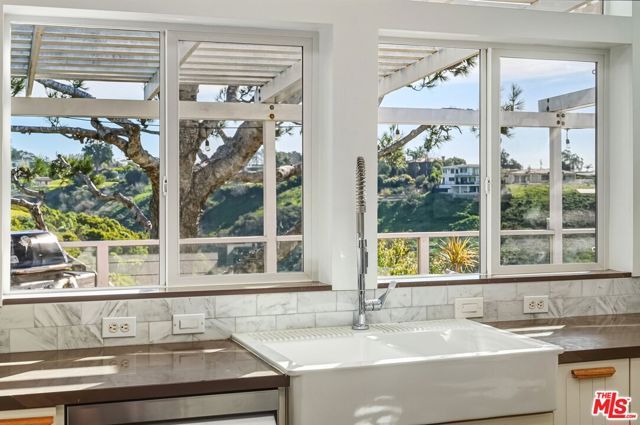 29500 Heathercliff Rd 105, Malibu, CA 90265