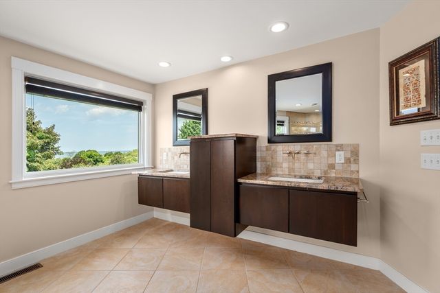 18 Holly Hill Circle, Marshfield, MA 02050