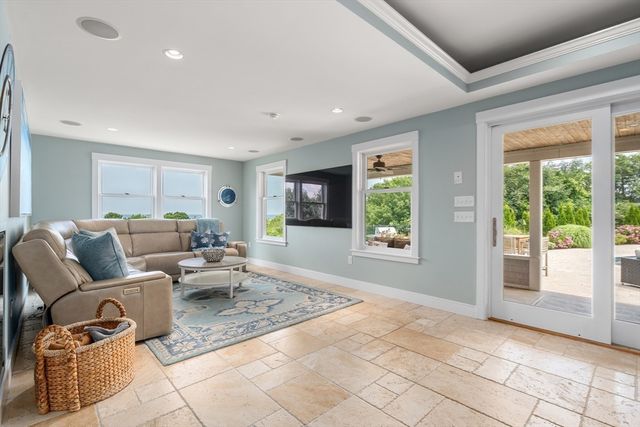 18 Holly Hill Circle, Marshfield, MA 02050