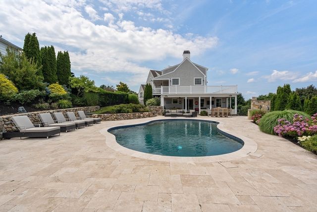 18 Holly Hill Circle, Marshfield, MA 02050