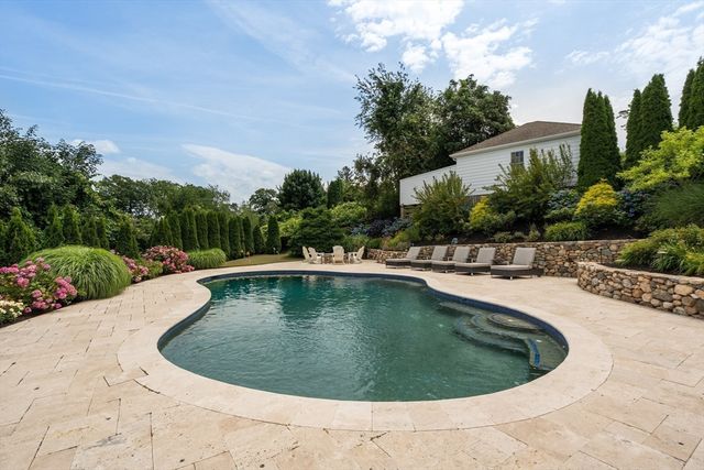 18 Holly Hill Circle, Marshfield, MA 02050