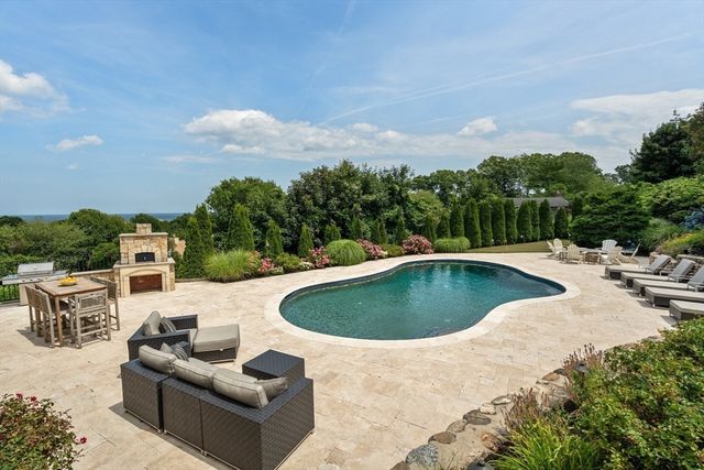 18 Holly Hill Circle, Marshfield, MA 02050