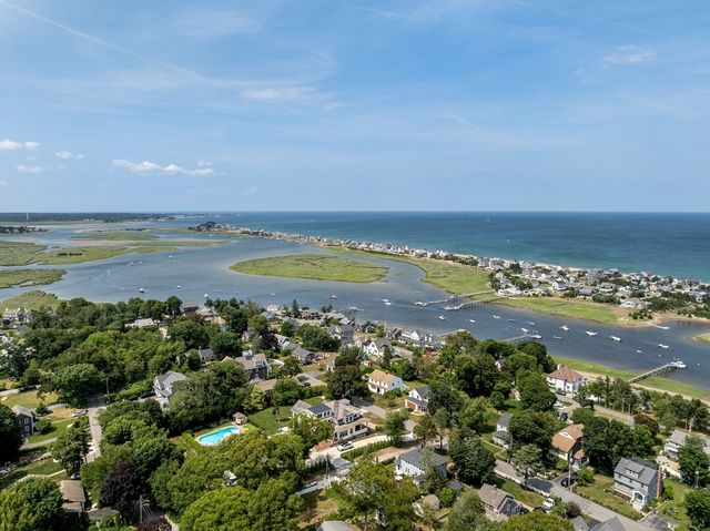 18 Holly Hill Circle, Marshfield, MA 02050