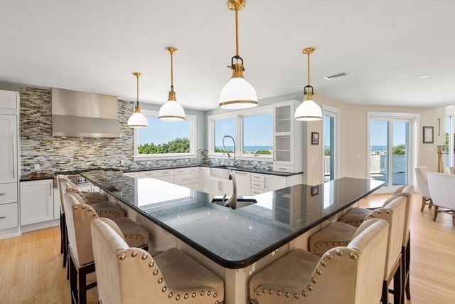 18 Holly Hill Circle, Marshfield, MA 02050