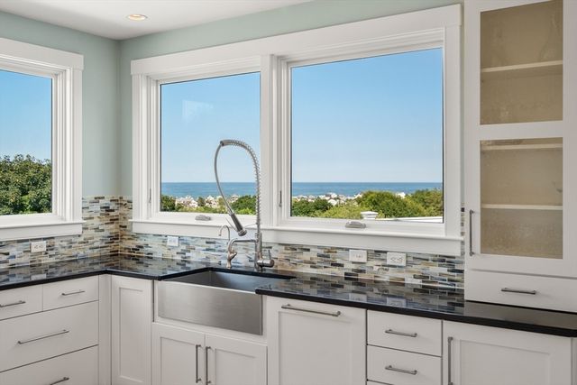 18 Holly Hill Circle, Marshfield, MA 02050