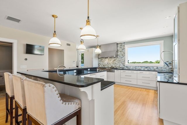 18 Holly Hill Circle, Marshfield, MA 02050
