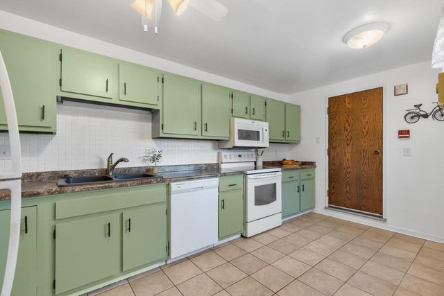 5266 Somerset LANE, Greenfield, WI 53221