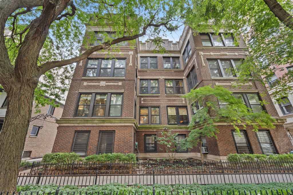 425 W Briar Place 1E, Chicago, IL 60657 — exterior