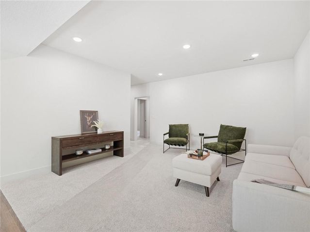 9001 N Clarion Avenue, Kansas City, MO 64153