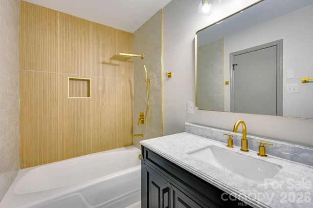 110 Scottsmoor Drive, Charlotte, NC 28214