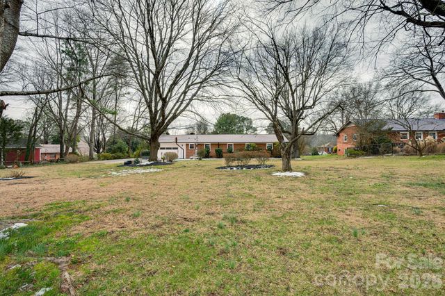 110 Scottsmoor Drive, Charlotte, NC 28214