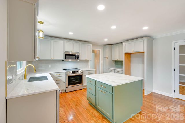 110 Scottsmoor Drive, Charlotte, NC 28214