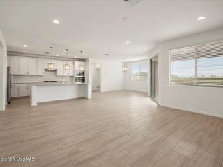 7570 S Kinglet Way S, Tucson, AZ 85747