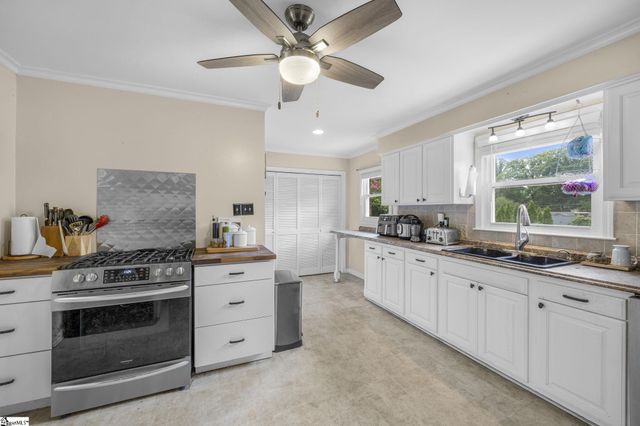711 Confederate Circle, Taylors, SC 29687