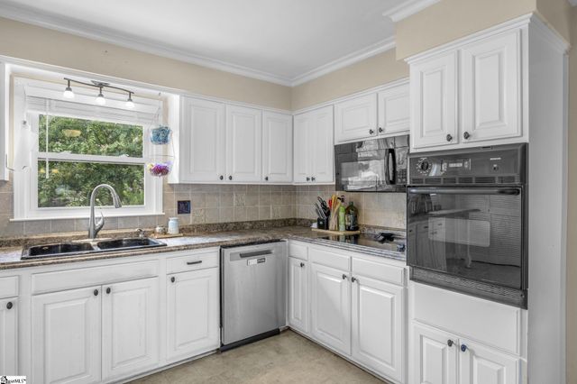 711 Confederate Circle, Taylors, SC 29687