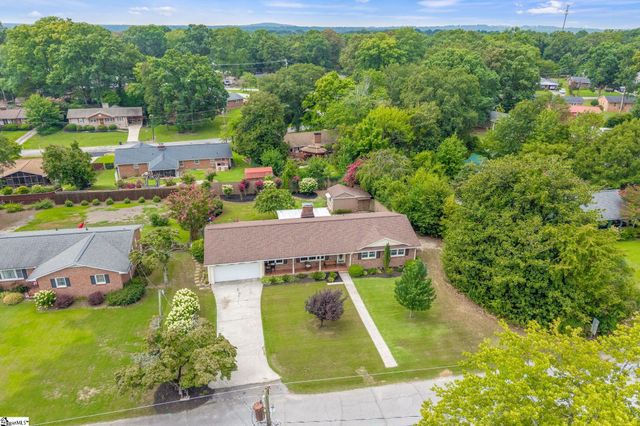 711 Confederate Circle, Taylors, SC 29687