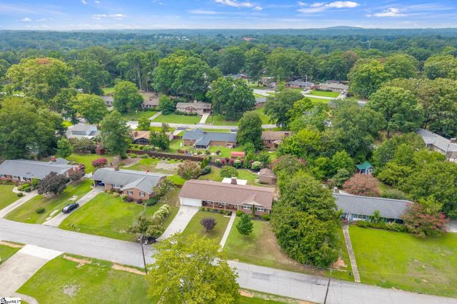 711 Confederate Circle, Taylors, SC 29687
