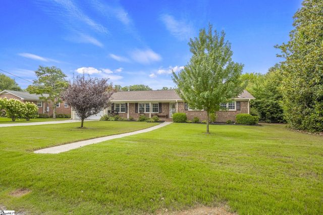 711 Confederate Circle, Taylors, SC 29687