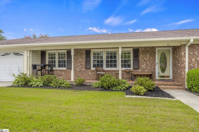 711 Confederate Circle, Taylors, SC 29687
