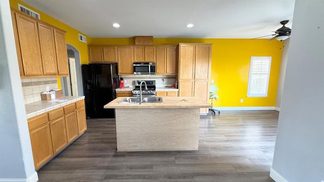 1416 San Rafael St, Los Banos, CA 93635
