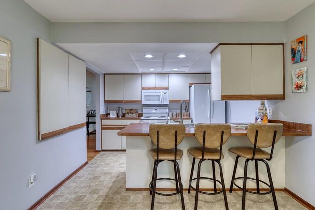 2818 Peninsula AVENUE, Delafield, WI 53018
