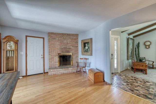 2818 Peninsula AVENUE, Delafield, WI 53018