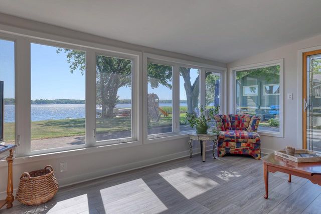 2818 Peninsula AVENUE, Delafield, WI 53018