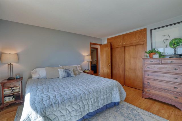 2818 Peninsula AVENUE, Delafield, WI 53018