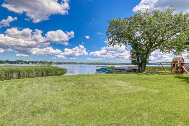 2818 Peninsula AVENUE, Delafield, WI 53018