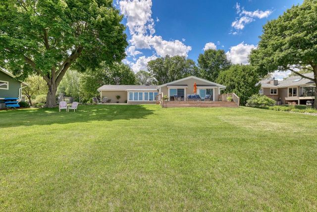 2818 Peninsula AVENUE, Delafield, WI 53018