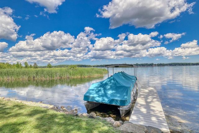 2818 Peninsula AVENUE, Delafield, WI 53018