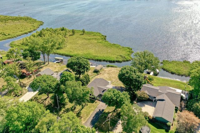 2818 Peninsula AVENUE, Delafield, WI 53018