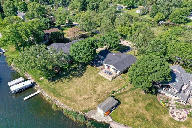 2818 Peninsula AVENUE, Delafield, WI 53018
