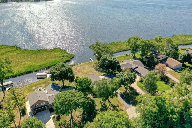 2818 Peninsula AVENUE, Delafield, WI 53018