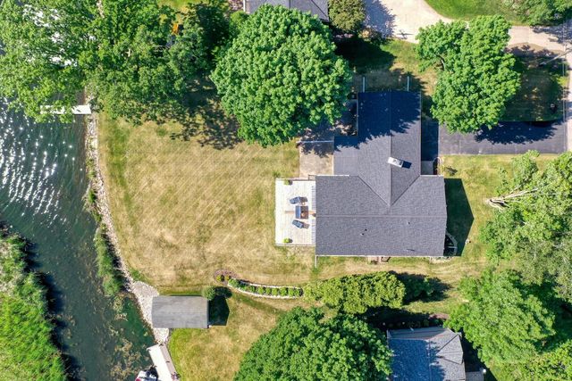 2818 Peninsula AVENUE, Delafield, WI 53018
