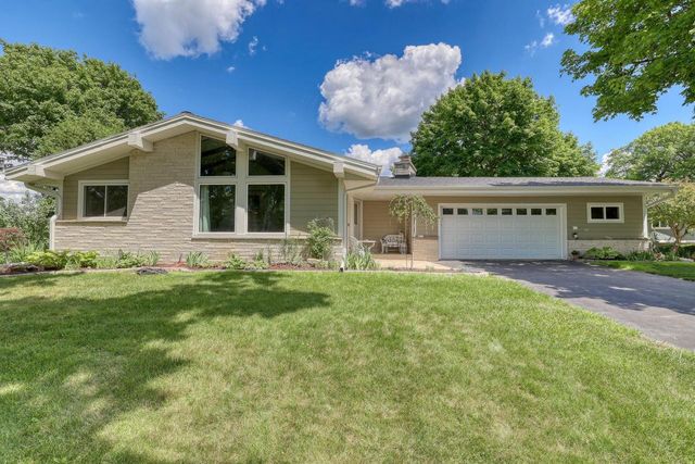 2818 Peninsula AVENUE, Delafield, WI 53018