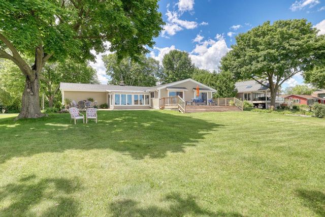2818 Peninsula AVENUE, Delafield, WI 53018