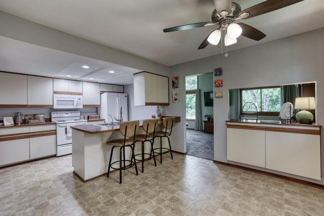 2818 Peninsula AVENUE, Delafield, WI 53018