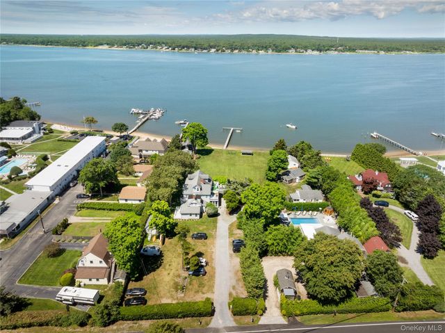 46 Rampasture Road 3, Hampton Bays, NY 11946