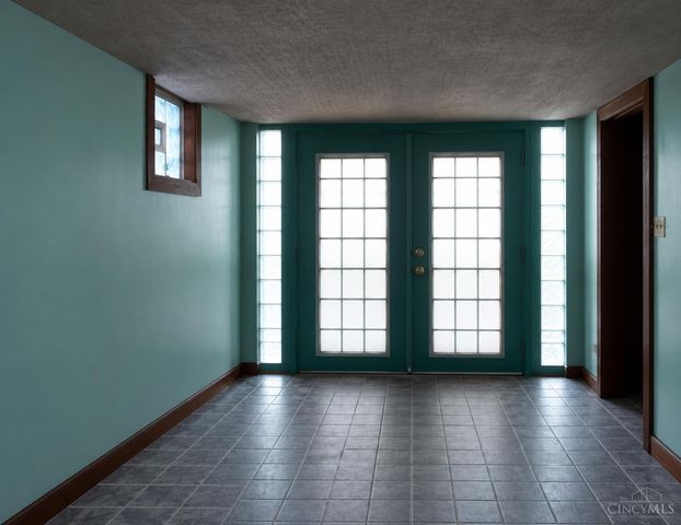 1737 Madison Avenue, Mt Healthy, OH 45231