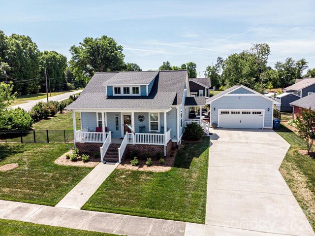 1092 33rd Avenue Loop NE, Hickory, NC 28601
