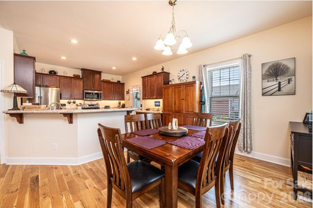 1092 33rd Avenue Loop NE, Hickory, NC 28601