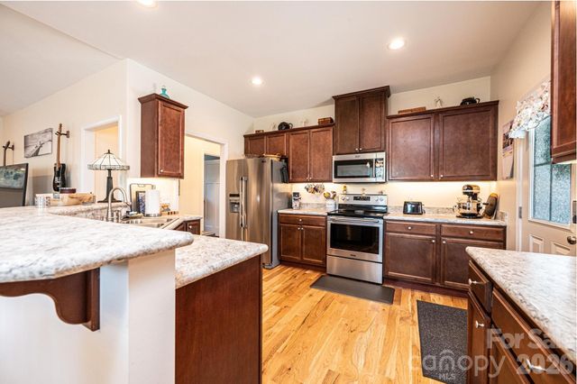 1092 33rd Avenue Loop NE, Hickory, NC 28601