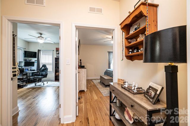 1092 33rd Avenue Loop NE, Hickory, NC 28601