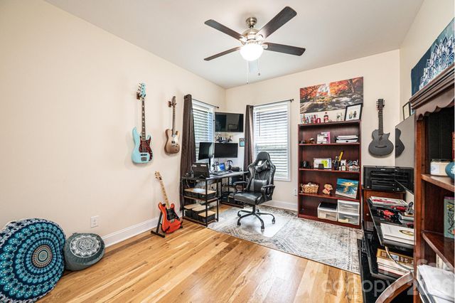 1092 33rd Avenue Loop NE, Hickory, NC 28601