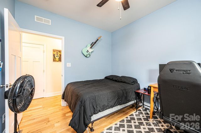 1092 33rd Avenue Loop NE, Hickory, NC 28601
