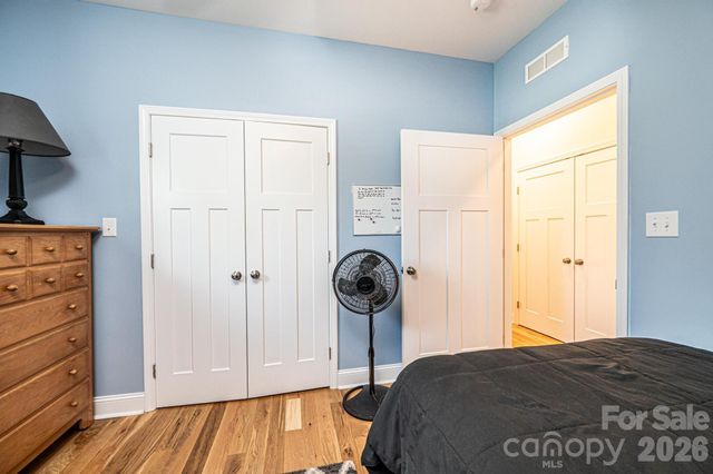 1092 33rd Avenue Loop NE, Hickory, NC 28601