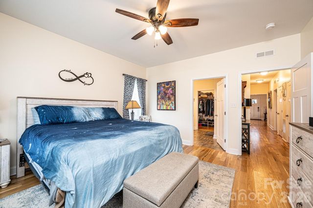 1092 33rd Avenue Loop NE, Hickory, NC 28601
