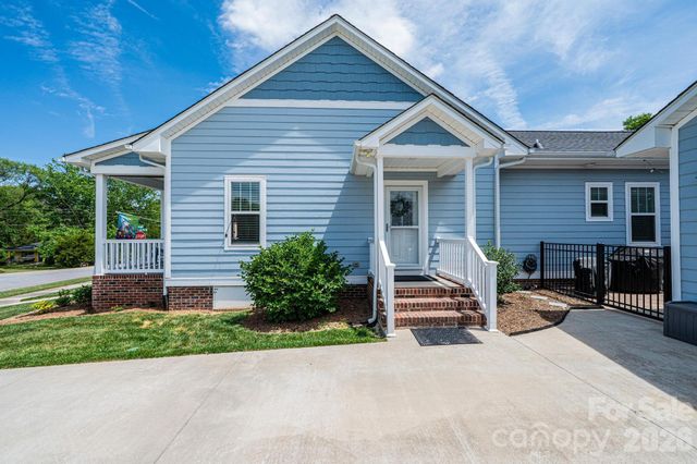 1092 33rd Avenue Loop NE, Hickory, NC 28601