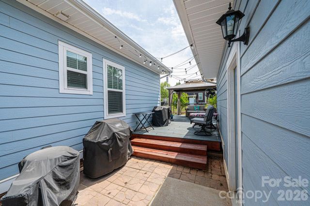 1092 33rd Avenue Loop NE, Hickory, NC 28601